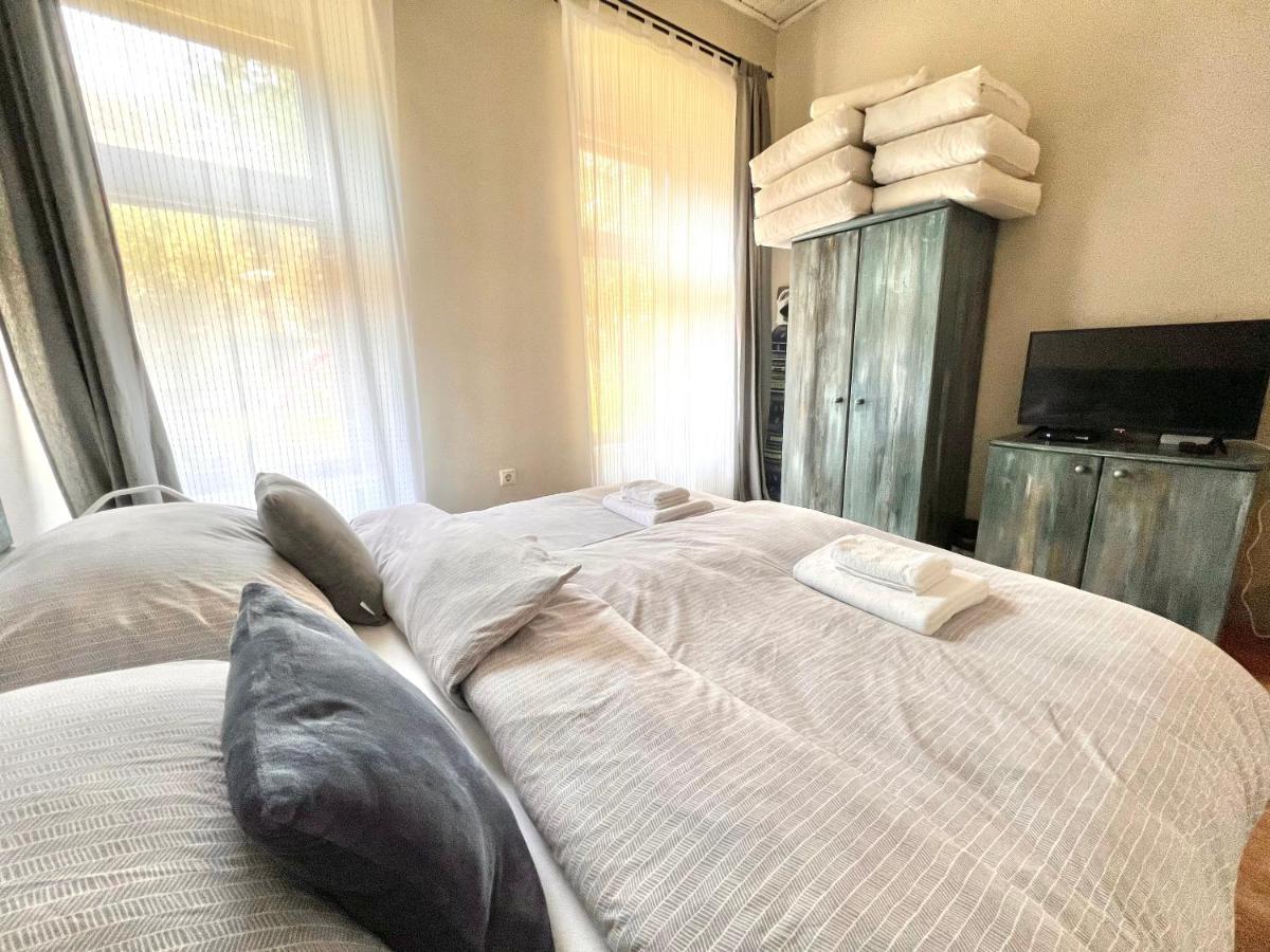 Kohaz Apartman Apartment เวสเปรม ภายนอก รูปภาพ
