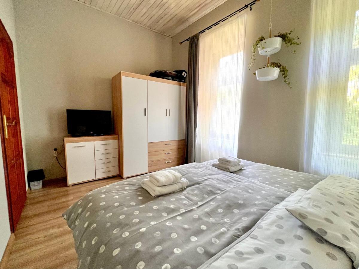 Kohaz Apartman Apartment เวสเปรม ภายนอก รูปภาพ