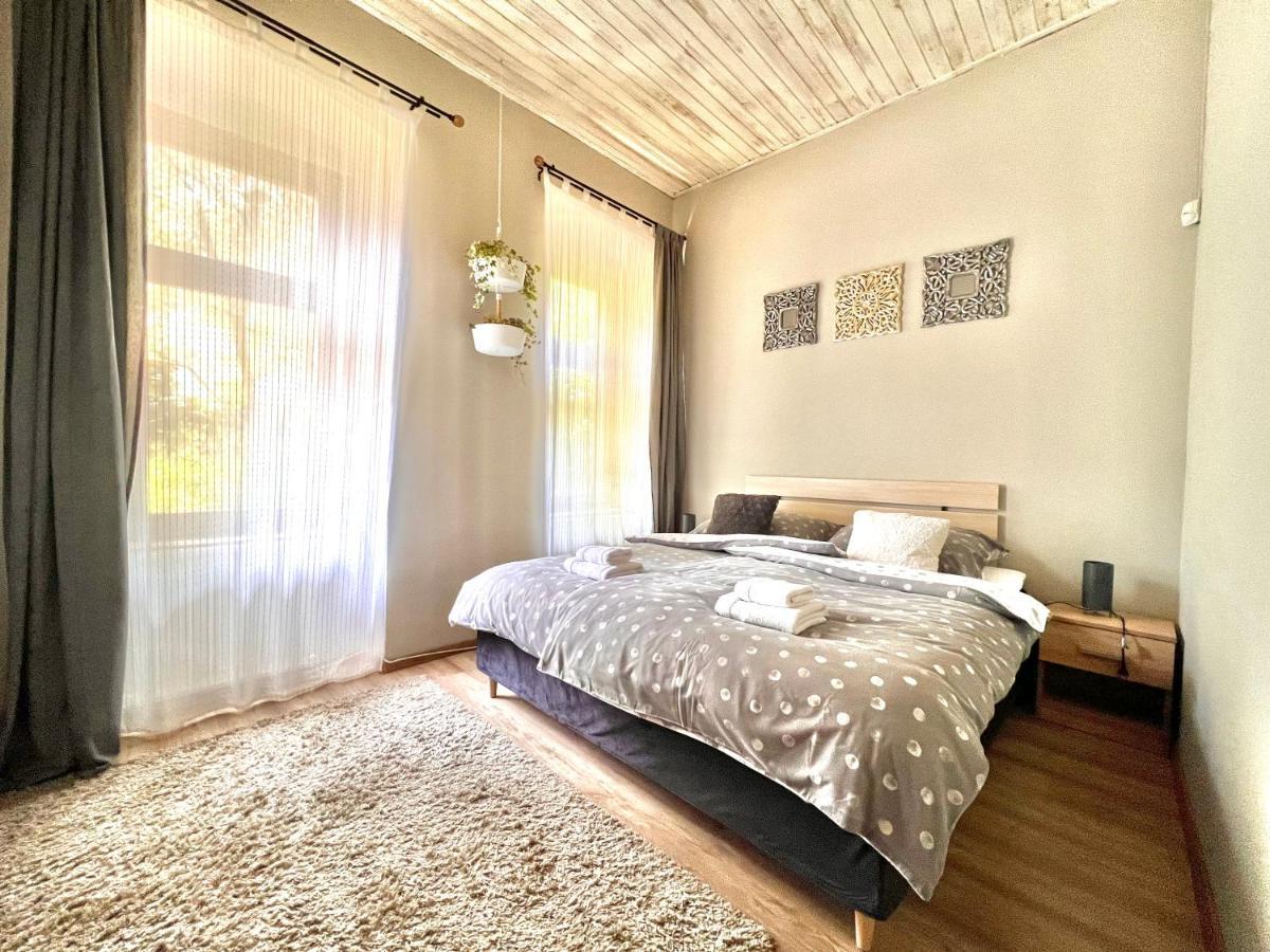 Kohaz Apartman Apartment เวสเปรม ภายนอก รูปภาพ